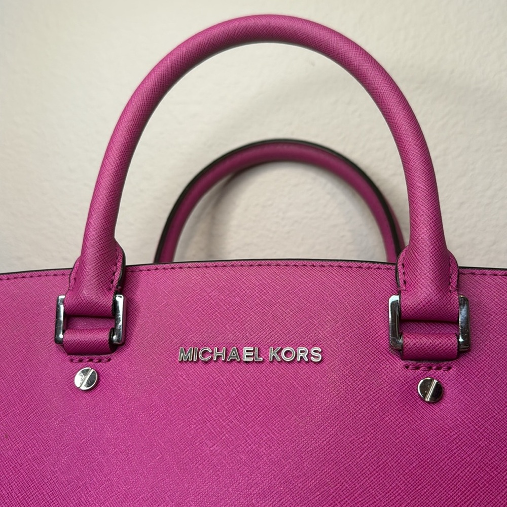 MICHAEL KORS SELMA Grommet
Saffiano Leather LG Satchel, Fuchsia pink, GUC - Picture 4 of 17